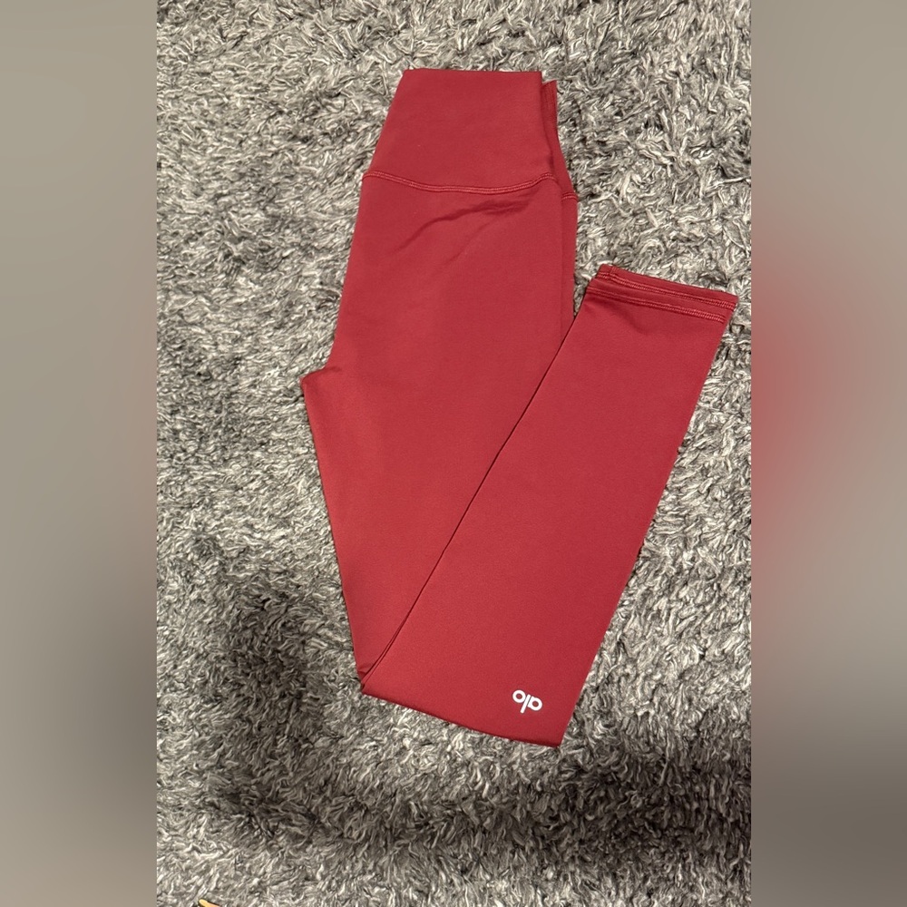 Alo Yoga AirBrush air lift leggings in Cranberry NWOT
